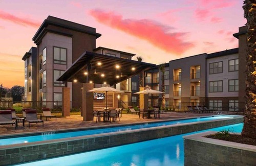 College Station Apartamento | Immaculate Apartment w/King Bed &Resort Style Pool