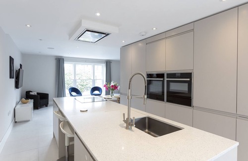 Windsor Casa | Immaculate Central Windsor Town House