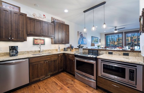 Whitefish Condominio | *** Nueva lista de vrbo *** Inmaculado condominio en el corazón del centro de Whitefish