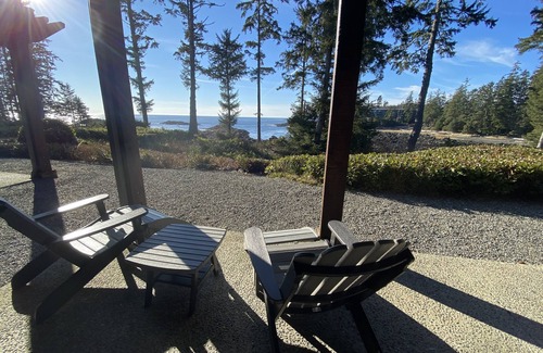 Ucluelet Condominio | Immaculate deluxe oceanfront condo in beautiful Ucluelet