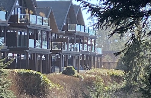 Ucluelet Condominio | Immaculate deluxe oceanfront condo in beautiful Ucluelet