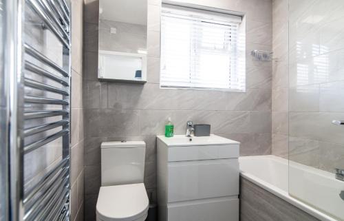 Derby Casa | Immaculate home close to City Centre with large drive