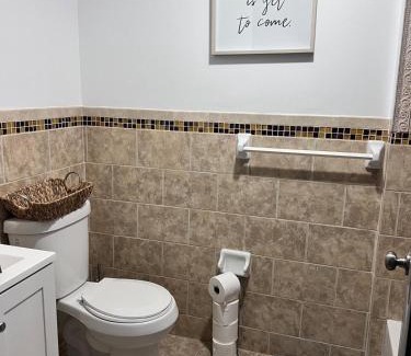 Newark Apartamento | Immaculate Luxury 3KINGs Bed, 2 Bath