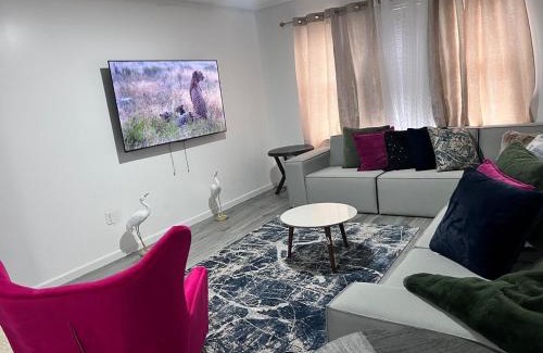 Newark Apartamento | Immaculate Luxury 3KINGs Bed, 2 Bath