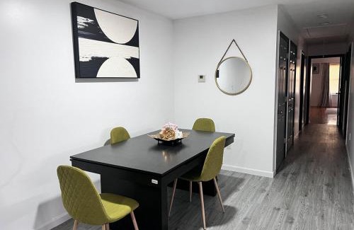 Newark Apartamento | Immaculate Luxury 3KINGs Bed, 2 Bath