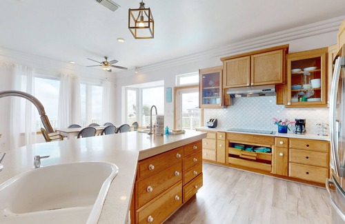 Marineland Acres Casa | Immaculate oceanfront house with pool, fitness room & deck - dog-friendly
