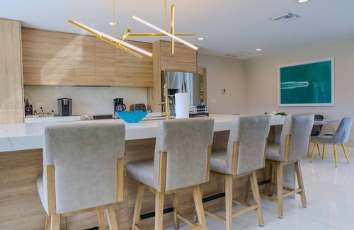 Dolphin Isles Casa | Immaculate Pool House - Only Two Blocks to the Beach!!!!