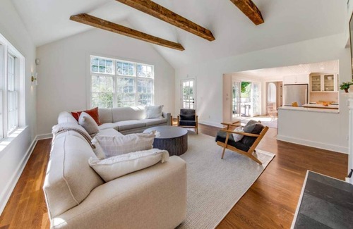 Shelter Island Casa | Immaculate Shelter Island Farmhouse with Pool and Minutes to Beach