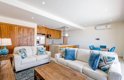 Libertad Apartamento | Immaculate stay with stunning views, balcony, plus on-site pool & gym