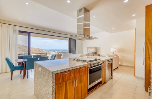 Libertad Apartamento | Immaculate stay with stunning views, balcony, plus on-site pool & gym