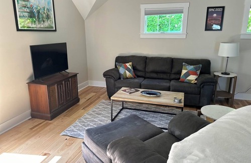 Saratoga Springs Apartamento | Immaculate studio rental unit in downtown Saratoga Springs, NY!