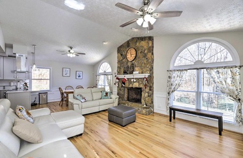 Suwanee Casa | Immaculate Suwanee House with Pool and Game Room!