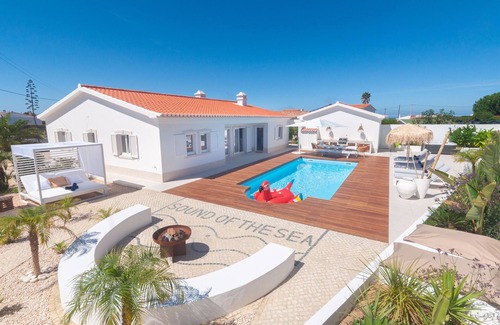 Aljezur Villa | Immaculate Villa: large heated pool, hot tub and gym
