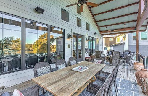 Kingsland Casa | Immaculate Waterfront Family Home for 16 w Private Dock