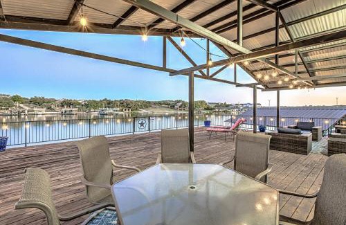 Kingsland Casa | Immaculate Waterfront Family Home for 16 w Private Dock
