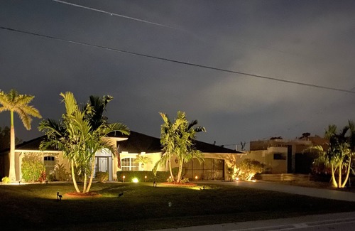 Broadmoor Casa | IMMACULATE well furnished home, heated pool, close to beaches! New paint!