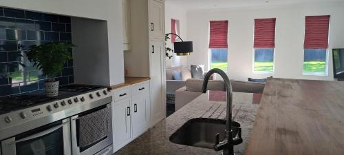 Holme Casa | Immense 6 bed with massive garden right on A1