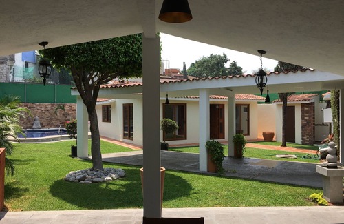 Tres de Mayo Casa | Casa Brisa en Burgos Cuernavaca, México