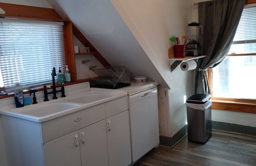 Provincetown Apartamento | Immerse yourself in Ptown's vibrant heart at the center of Commercial Street