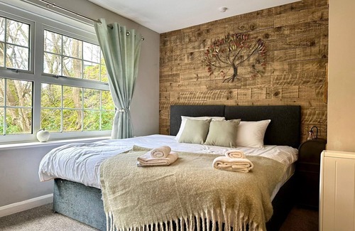 Fairbourne Casa | Immerse yourself in 400-year-old history at Panteinion Hall