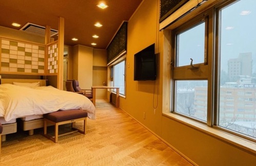 Kurobe Hotel | Immerse yourself in the openair bath and admire t / Kurobe Toyama