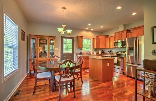 Bluff City Casa | Immerse yourself in the beautiful setting of the tranquil riverside by staying in our 3BR 2Bath home