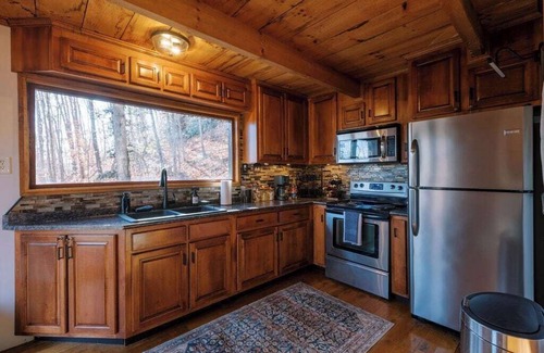 Stanton Cabina | Immerse yourself into nature's beauty while enjoying the comforts of this charming cabin