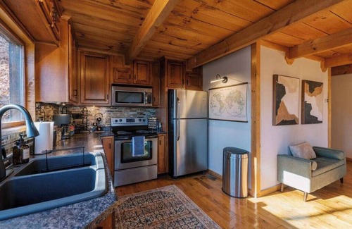 Stanton Cabina | Immerse yourself into nature's beauty while enjoying the comforts of this charming cabin