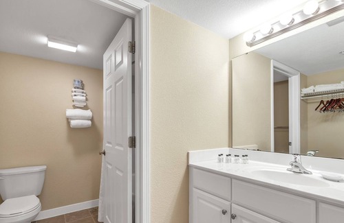 Kelleys Island Casa | Immerse yourself in the natural beauty of Kelleys Island Glacier Suite 114
