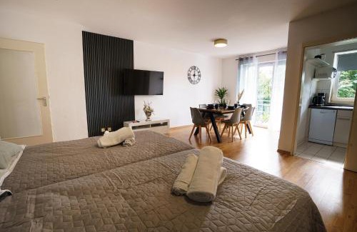 Stuhr Apartamento | ImmoStay #2 -Moderne Wohnung mit zwei Balkonen, WLAN & Parkmöglichkeit