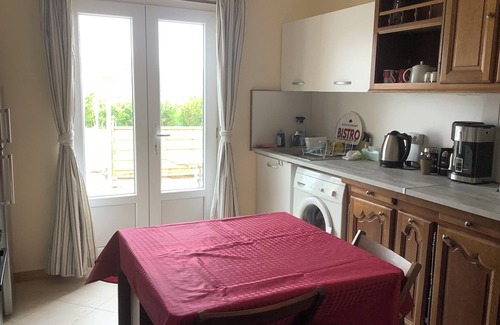 Saint-Etienne-de-Villereal Apartamento | Impeccable 1-Bed Apartment