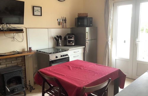 Saint-Etienne-de-Villereal Apartamento | Impeccable 1-Bed Apartment