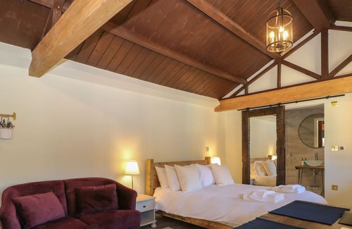 Aldermaston Wharf Apartamento | IMPALA - NO.6, pet friendly, with a garden in Goring-On-Thames