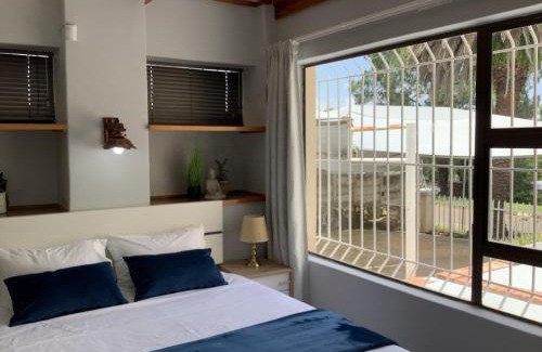 Ladysmith Apartamento | Impala Suite -Entire Unit- 2 bedroom with 1 ensuite bathroom