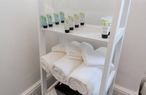 Stoke-on-Trent Casa | Impeccable 2-bed House in Stoke-on-trent