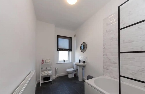 Stoke-on-Trent Casa | Impeccable 2-bed House in Stoke-on-trent
