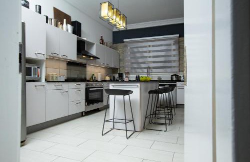 Nungua Casa | Impeccable 2-Bed House with Hot-Tub -Wi-Fi