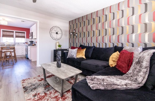 Graham Apartamento | Impeccable 2BR Apartment Upstairs Fast WiFi