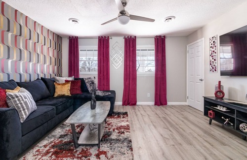 Graham Apartamento | Impeccable 2BR Apartment Upstairs Fast WiFi