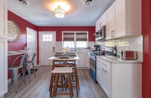 Graham Apartamento | Impeccable 2BR Apartment Upstairs Fast WiFi