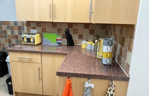Swindon Casa | Impeccable 4-bed Home Away From Home in Swindon