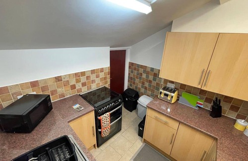 Swindon Casa | Impeccable 4-bed Home Away From Home in Swindon