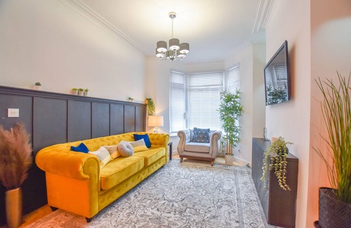 Plasnewydd Casa | Impeccable 4-bed Home Close to City Centre