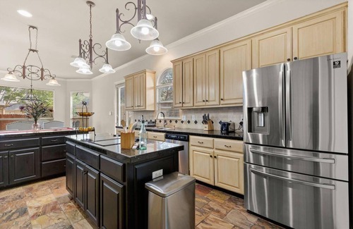 Far North Central Villa | Impeccable 4-bed Villa in San Antonio l Jacuzzi