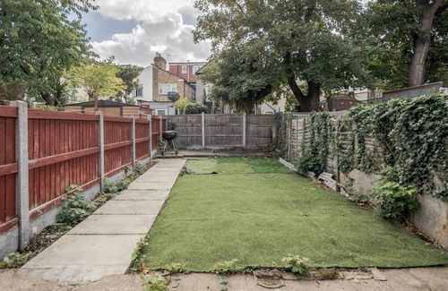 Newham Casa | Impeccable and Welcoming 3-bed House in London