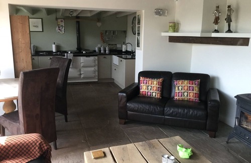 York Cabaña | Impeccable cottage suitable for 2 adults & 1 child