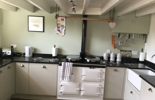 York Cabaña | Impeccable cottage suitable for 2 adults & 1 child