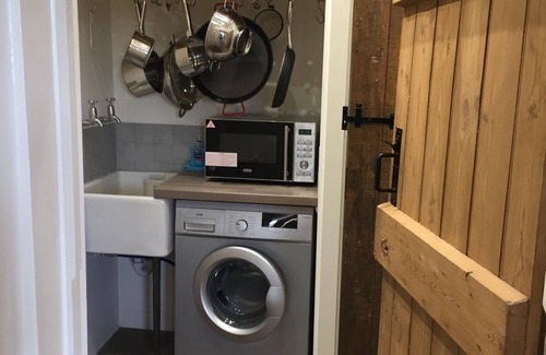 York Cabaña | Impeccable cottage suitable for 2 adults & 1 child