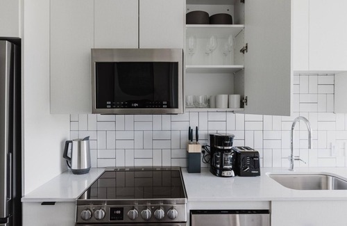 Revere Apartamento | Impeccable Revere Studio w/ Firepit, Spa, W/D, A/C & Gym, by Blueground