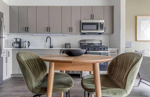 Killgubbin Apartamento | Impeccable River North 1BR w/ Yoga Studio, nr Riverwalk, by Blueground